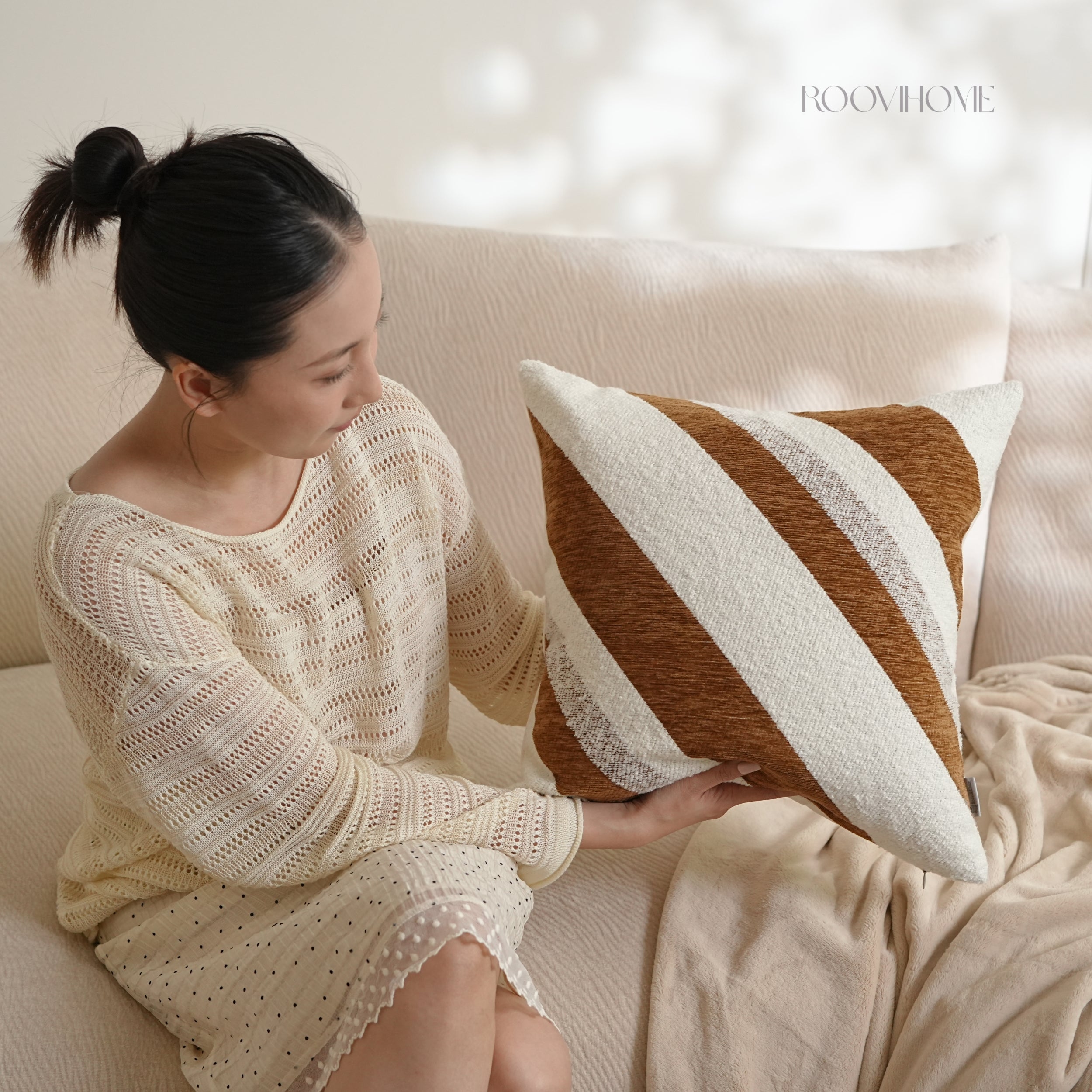 Textured Bouclé Chenille Cushion Cover / Throw Pillow, Modern Curved Stripe Minimalist Style, Soft Luxury Sofa Cushion for Living Room Home Décor, Ready to Ship | RooviHome Contour