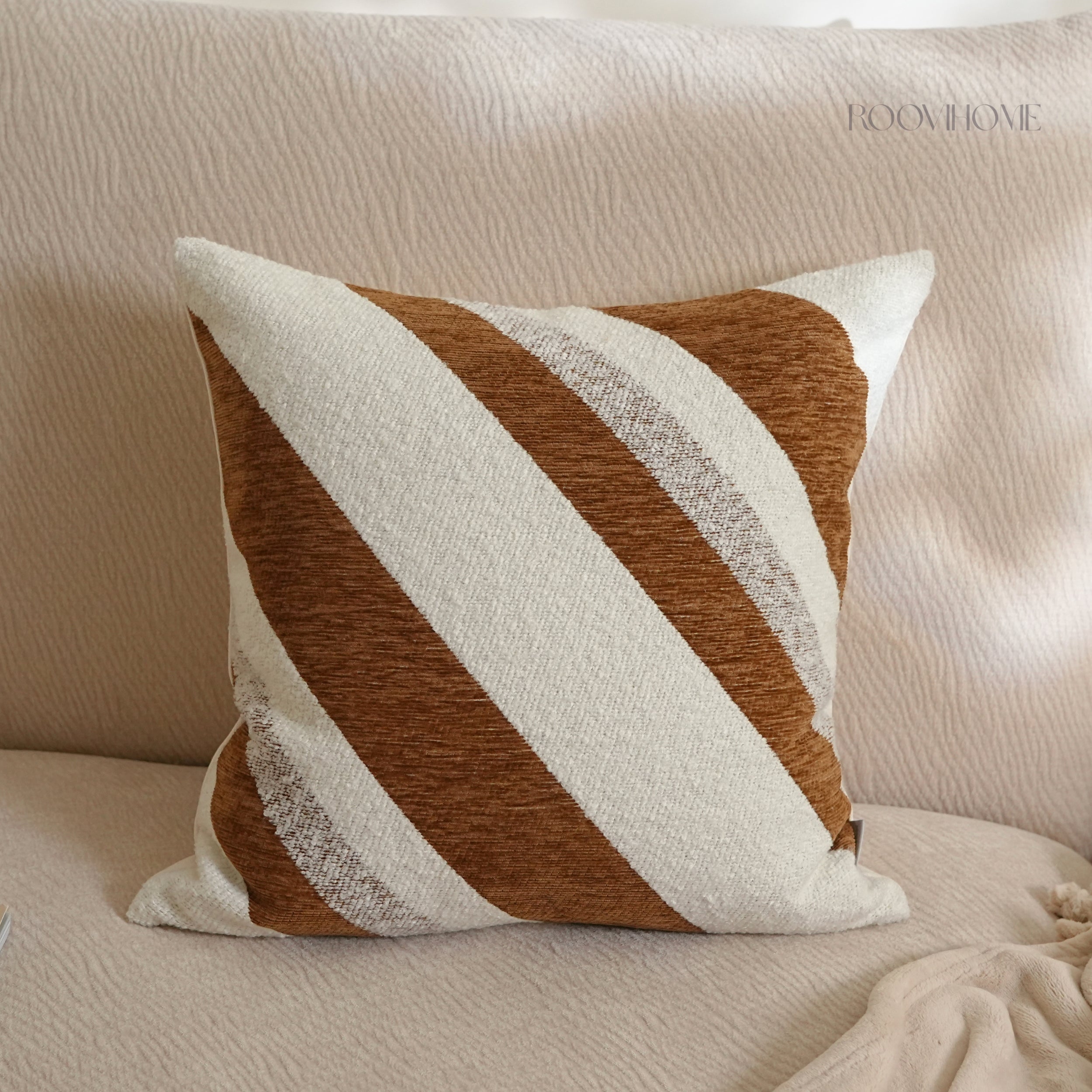 Textured Bouclé Chenille Cushion Cover / Throw Pillow, Modern Curved Stripe Minimalist Style, Soft Luxury Sofa Cushion for Living Room Home Décor, Ready to Ship | RooviHome Contour